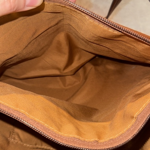 Beautiful Brown Relic Purse Shoulder Bag -Faux‎ Leather - Picture 7 of 15